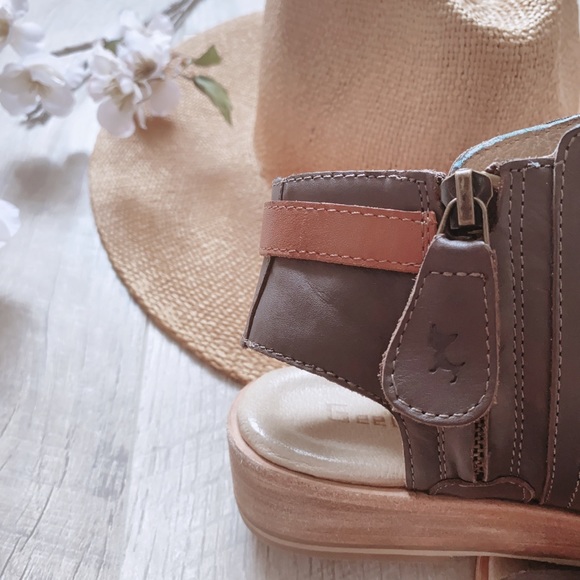 Gee’WaWa Anthropologie leather shootie sandals - Picture 3 of 11